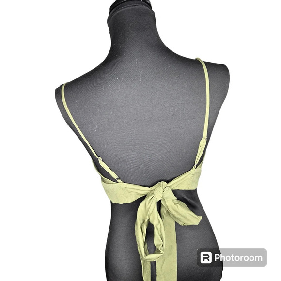 4 Crop Top Bundle - Picture 3 of 10